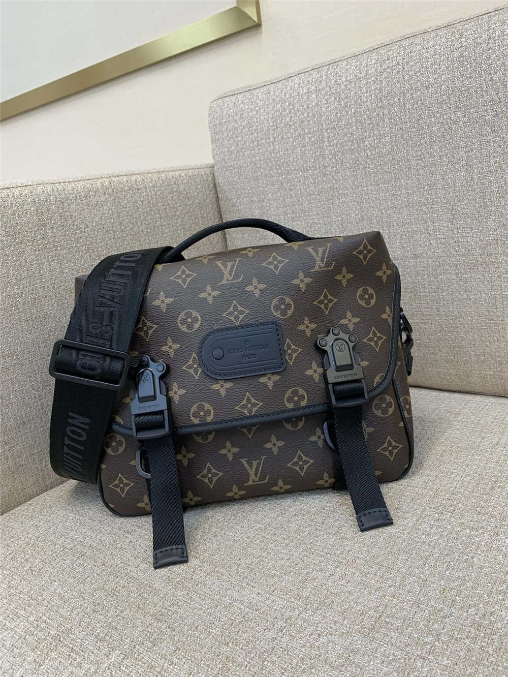 Louis Vuitton TRAIL M46972  size：31x22x11cm 2025 new 